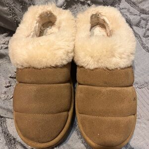 UGG Platform Slipper/clog Size 9